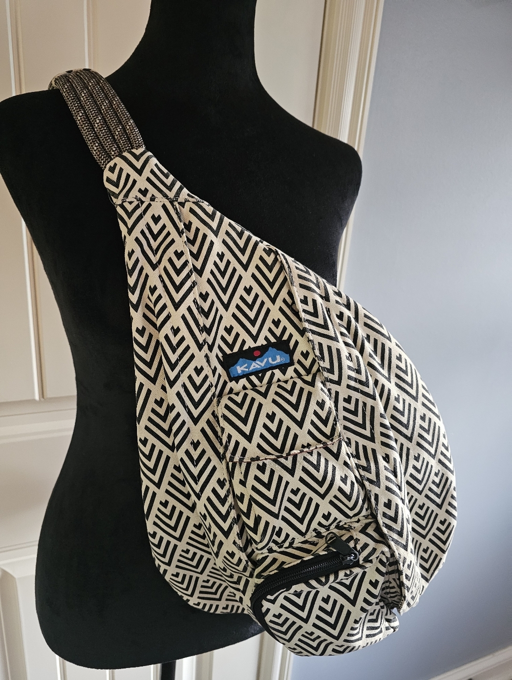 Full Size Kavu Sling Bag Cream & Black